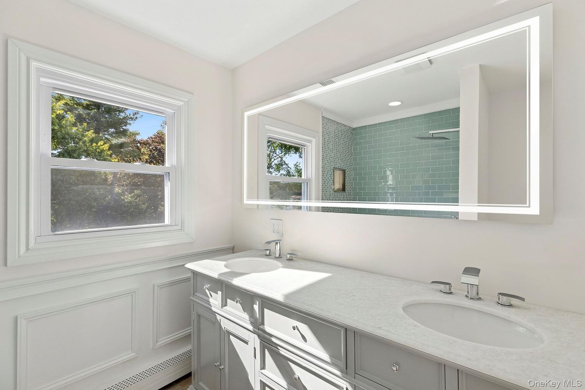 Bathroom, Dual Sink Vanities, Interior, Recessed Lighting