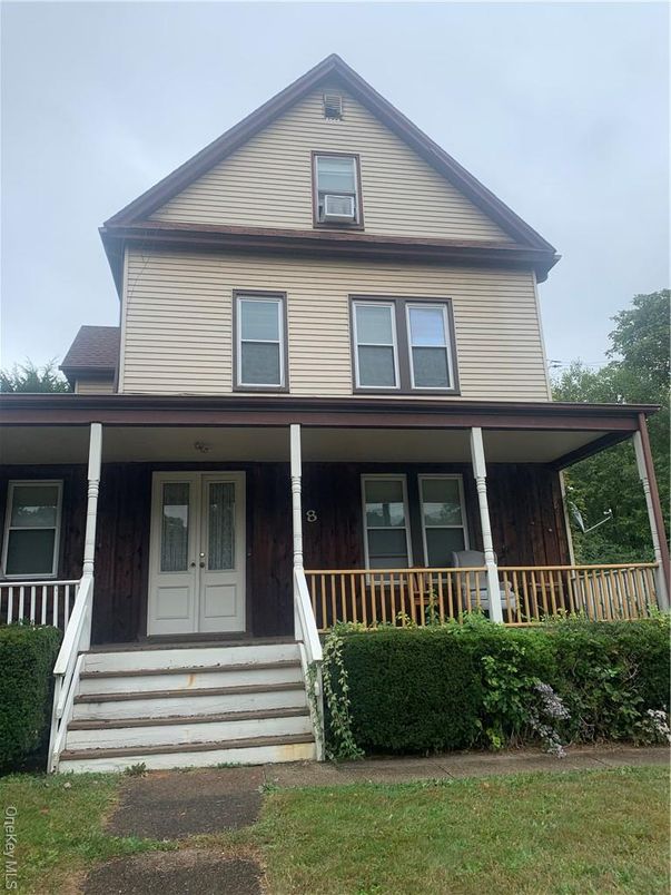 Exterior, Facade, Queen Anne Victorian