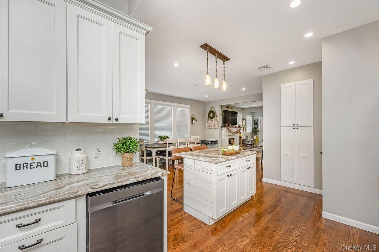 Dining room, Interior, Kitchen, Pendant Lights, Recessed Lighting, Wood Texture Flooring