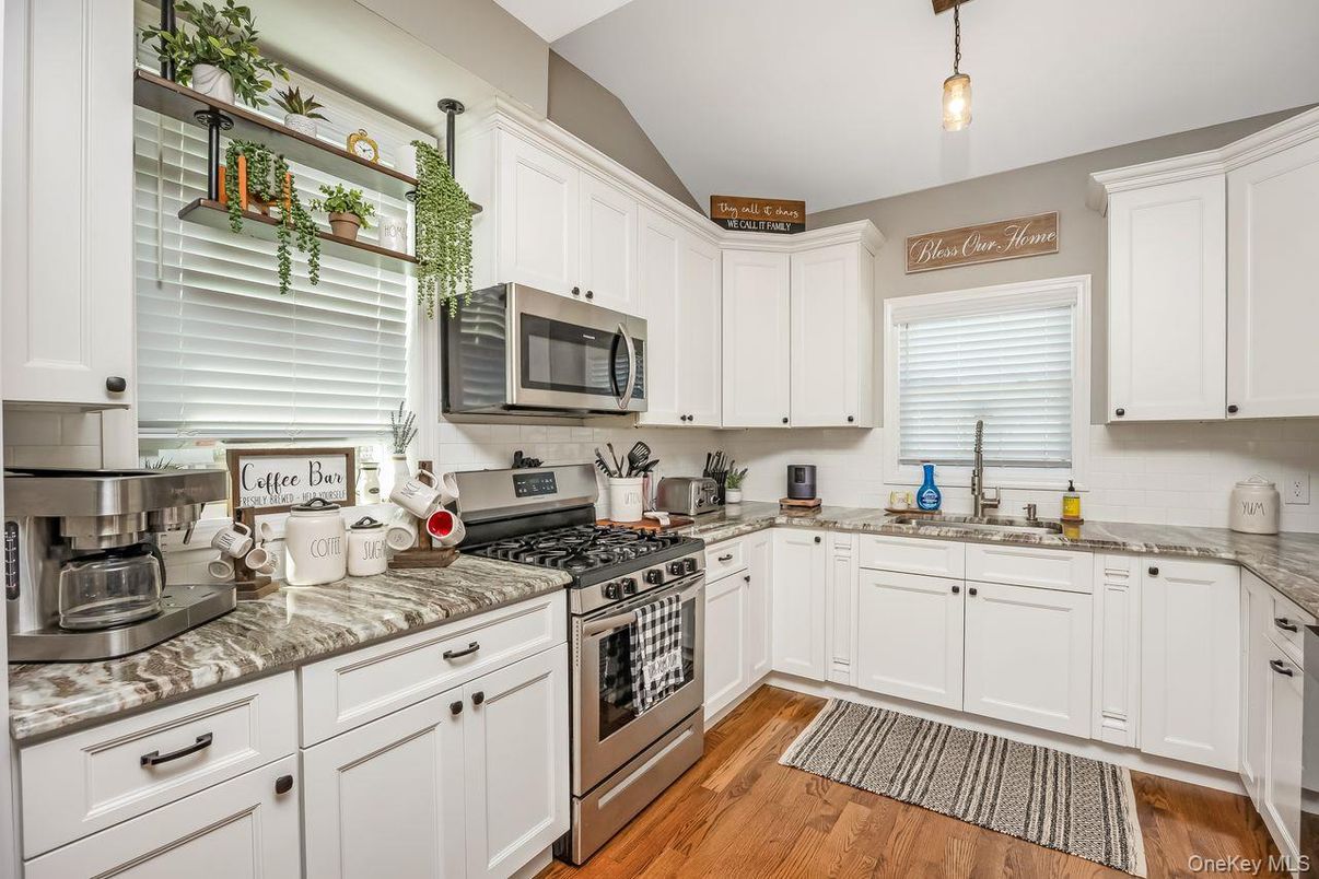 Interior, Kitchen, Pendant Lights, Wood Texture Flooring