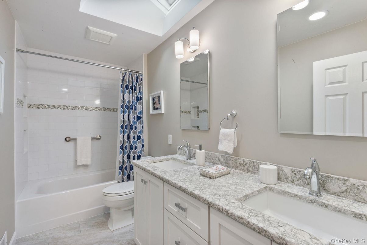 Bathroom, Dual Sink Vanities, Interior, Recessed Lighting
