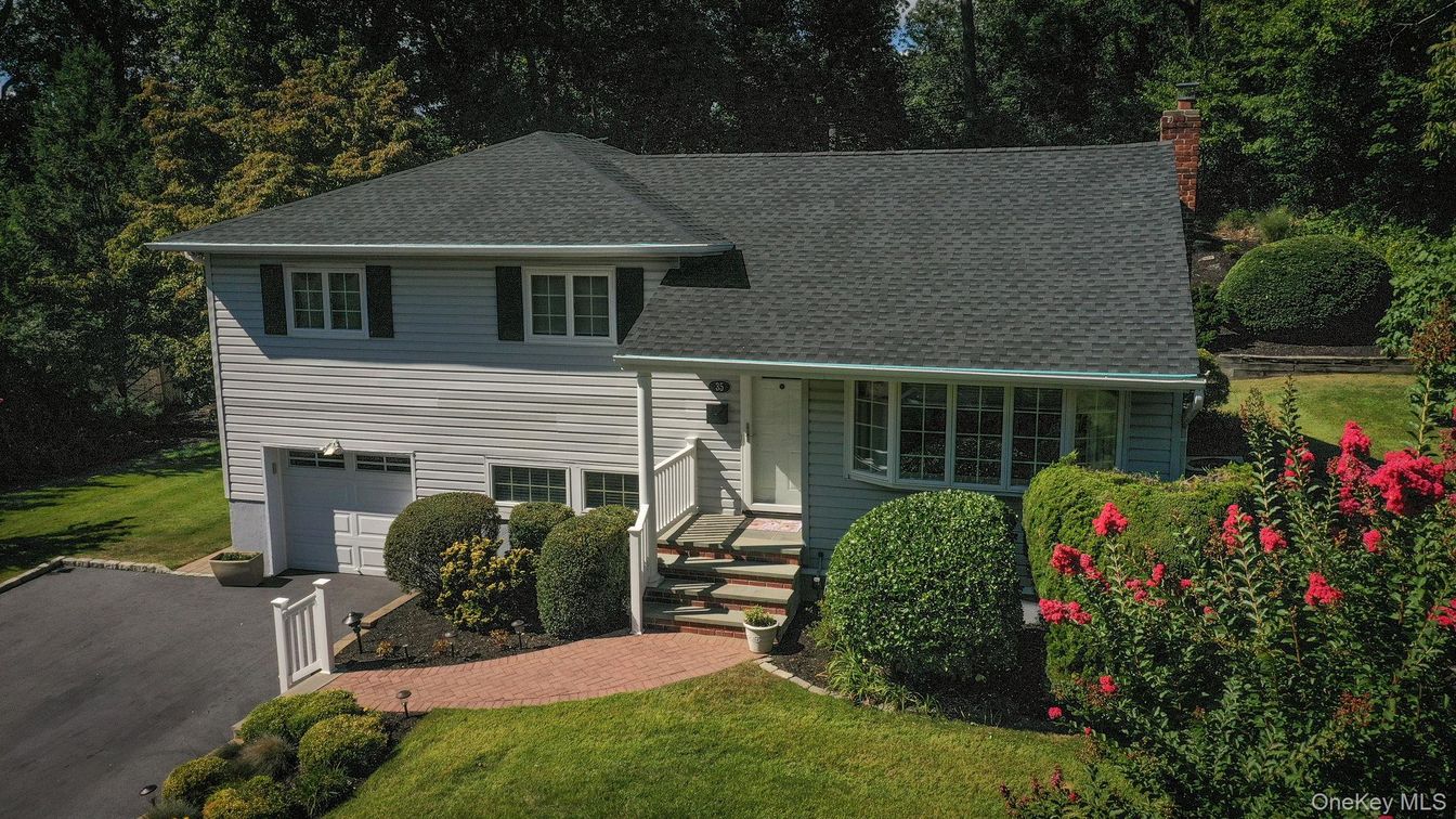 Attached, Exterior, Facade, Split Level