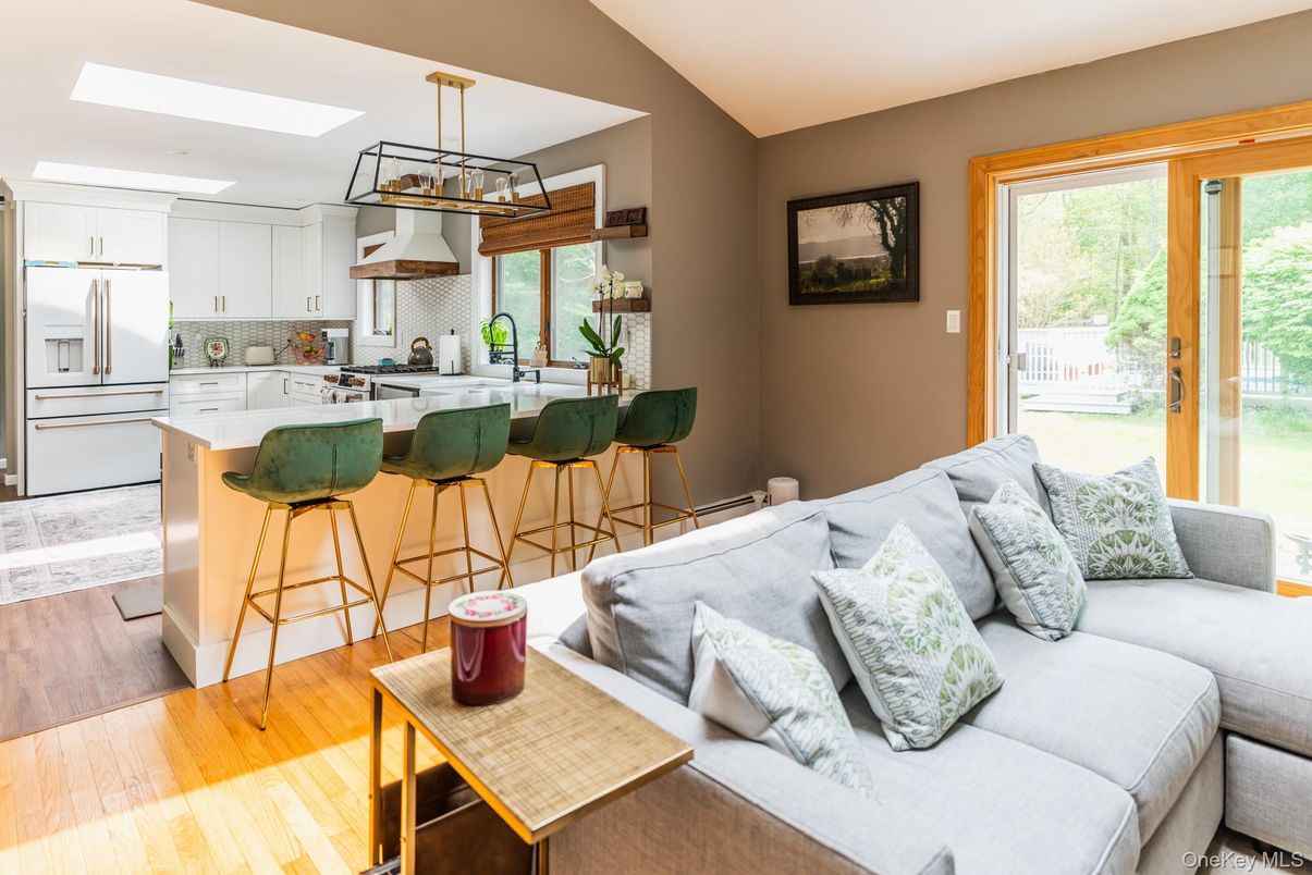 Interior, Kitchen, Living room, Pendant Lights, Wood Texture Flooring