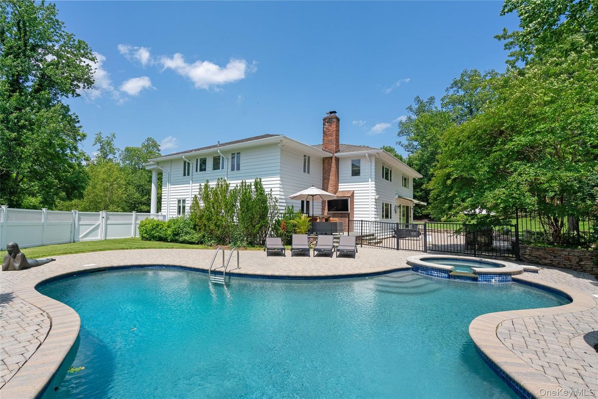 Exterior, Pool