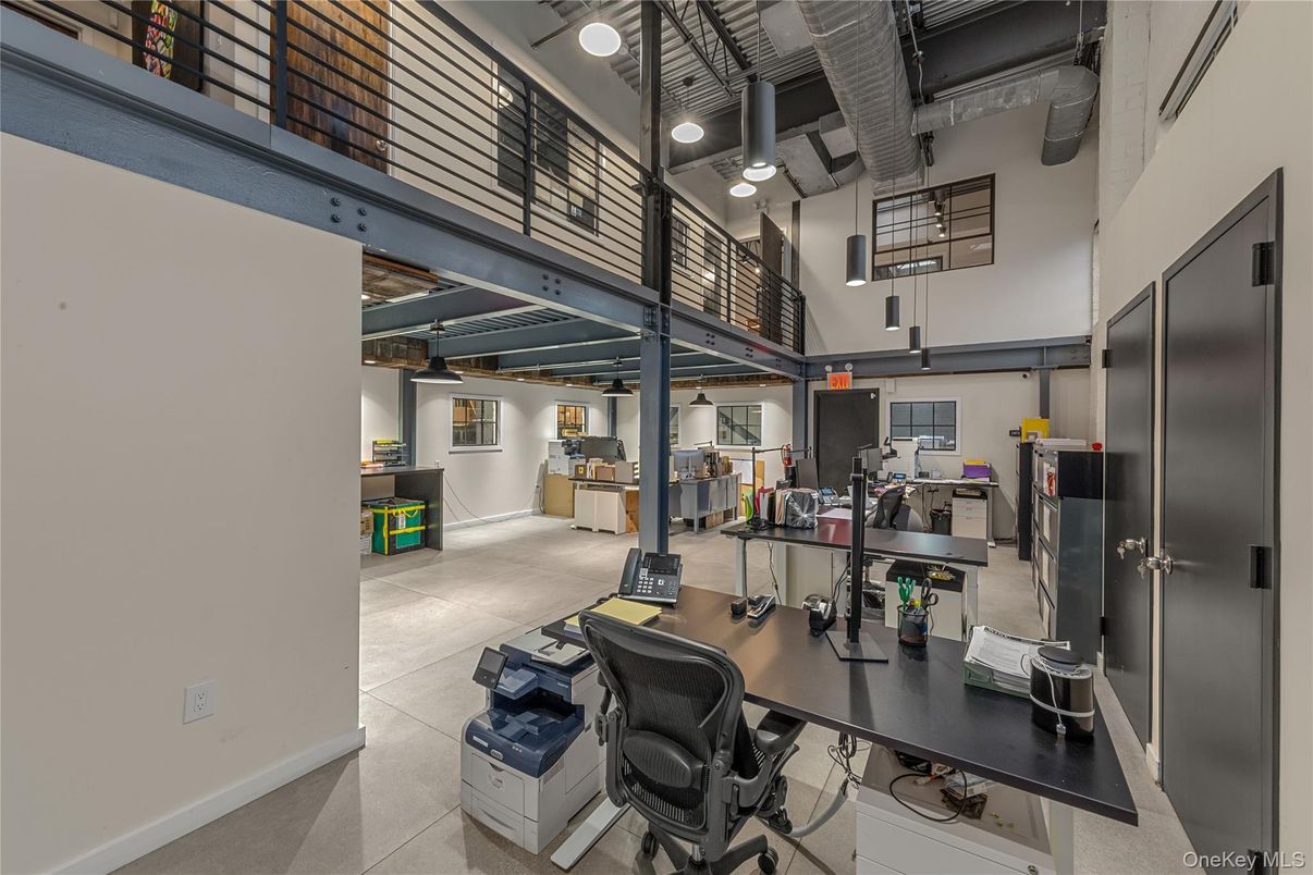 Home Office, Interior