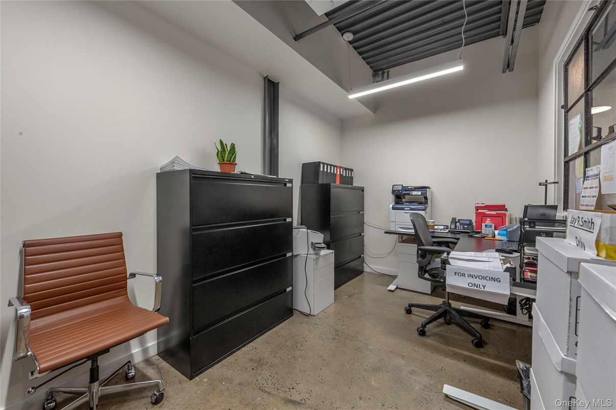 Home Office, Interior