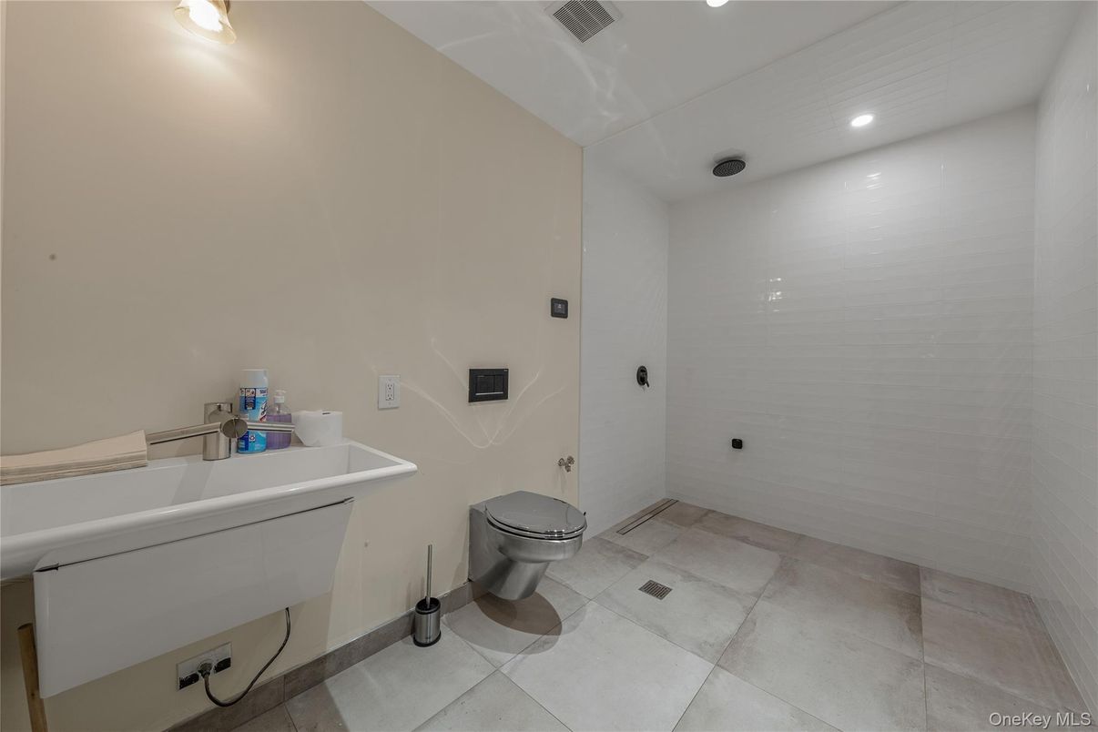 Bathroom, Interior, Recessed Lighting