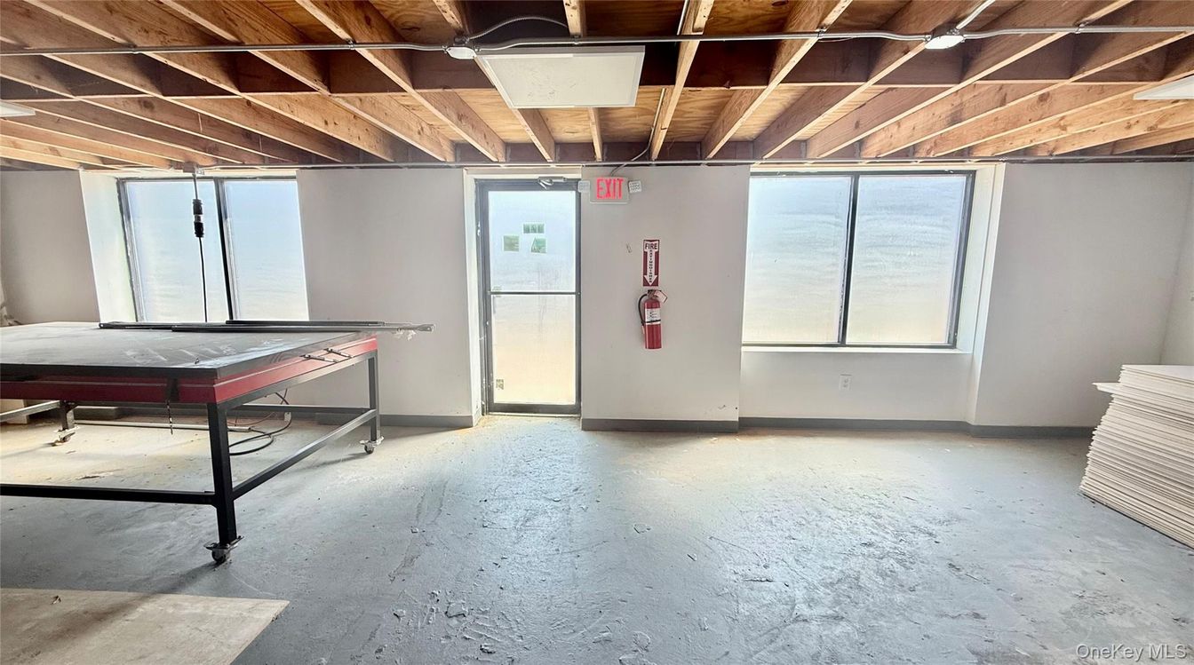 Empty room, Interior, Wooden Beams, Wooden Ceilings