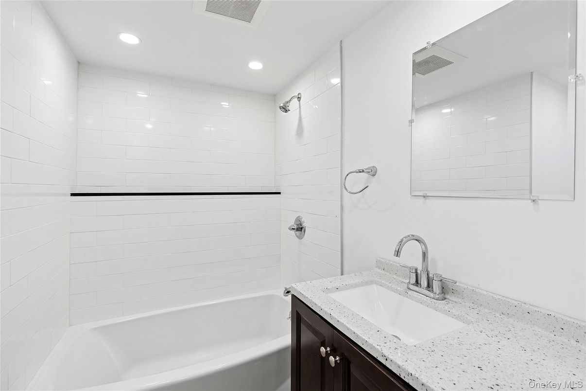 Bathroom, Interior, Recessed Lighting