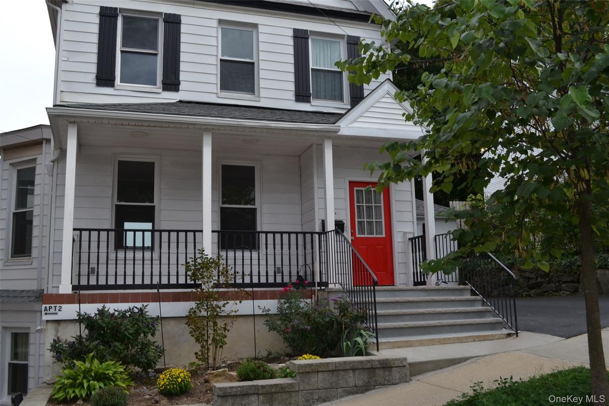 Exterior, Facade, American Foursquare
