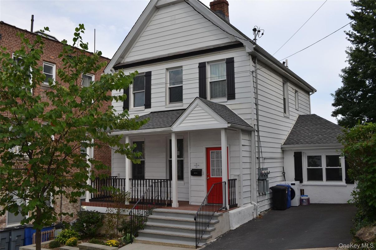 Exterior, Facade, Queen Anne Victorian