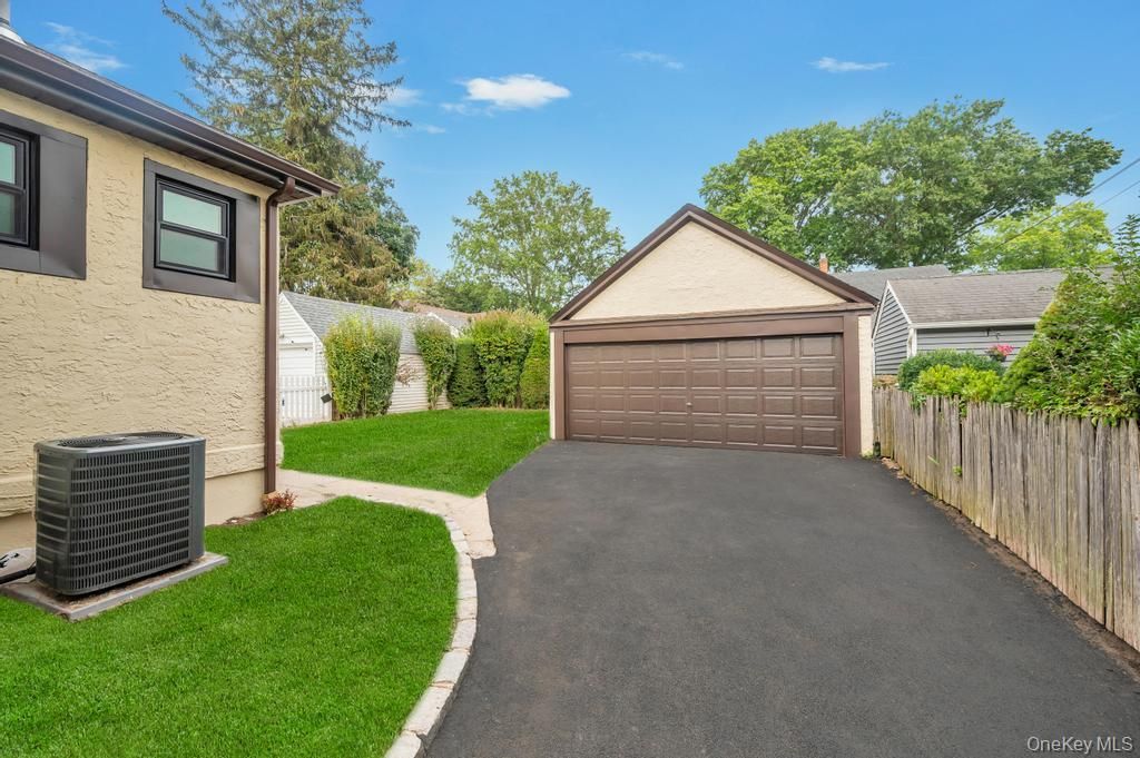 Detached Garage, Exterior