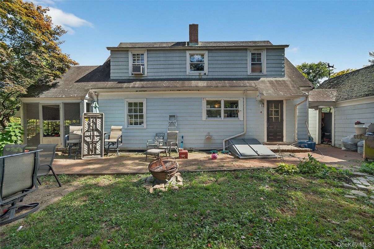 Exterior, Facade, American Foursquare