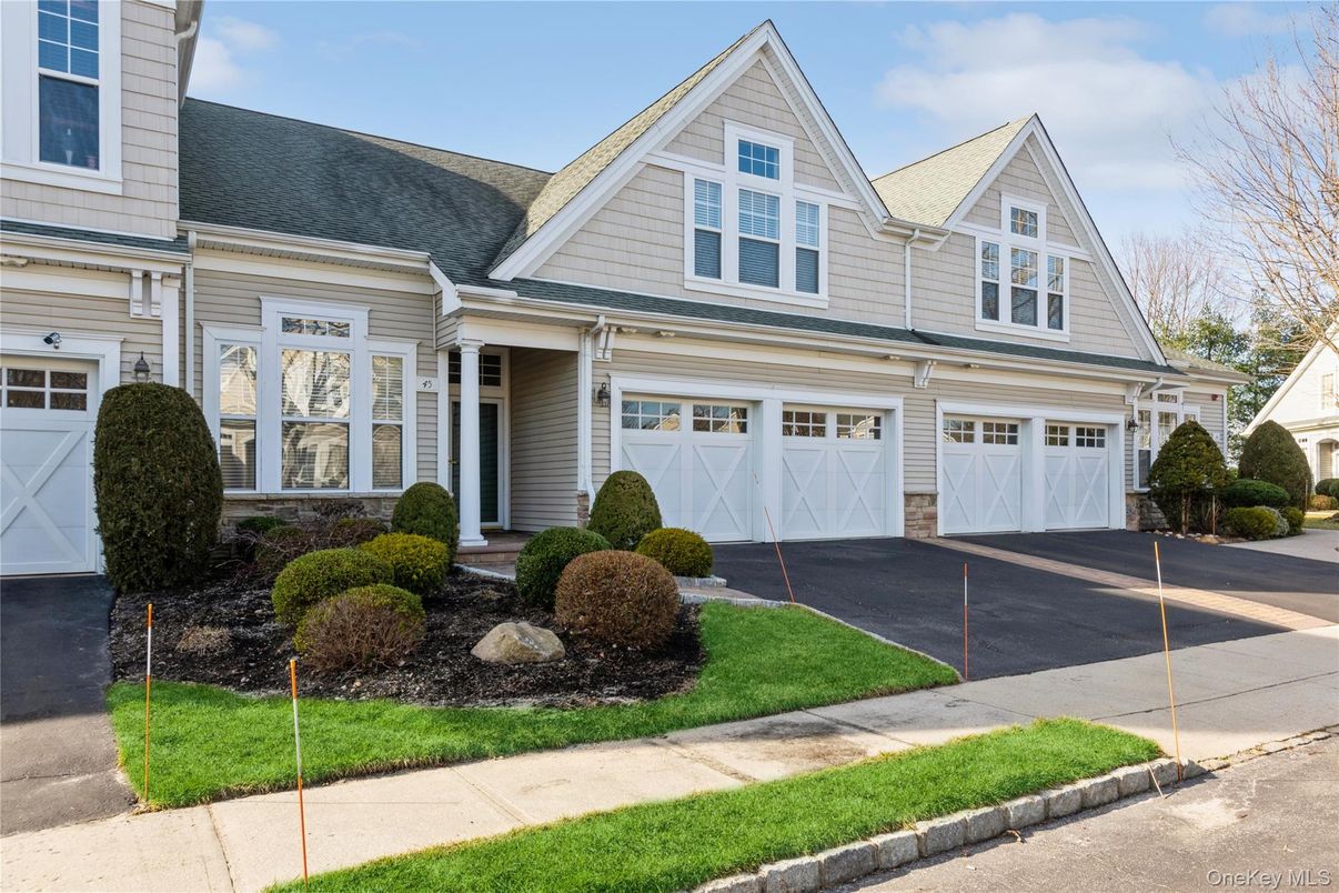 Attached, Exterior, Facade, Farmhouse