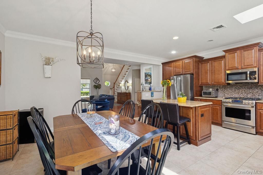 Dining room, Interior, Kitchen, Pendant Lights, Recessed Lighting, Stainless Steel Appliances