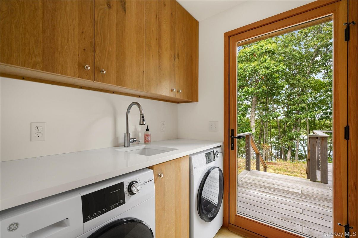 Interior, Washer, Wood Texture Flooring