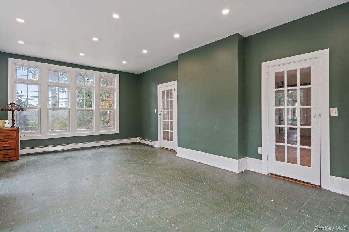Empty room, Interior, Recessed Lighting