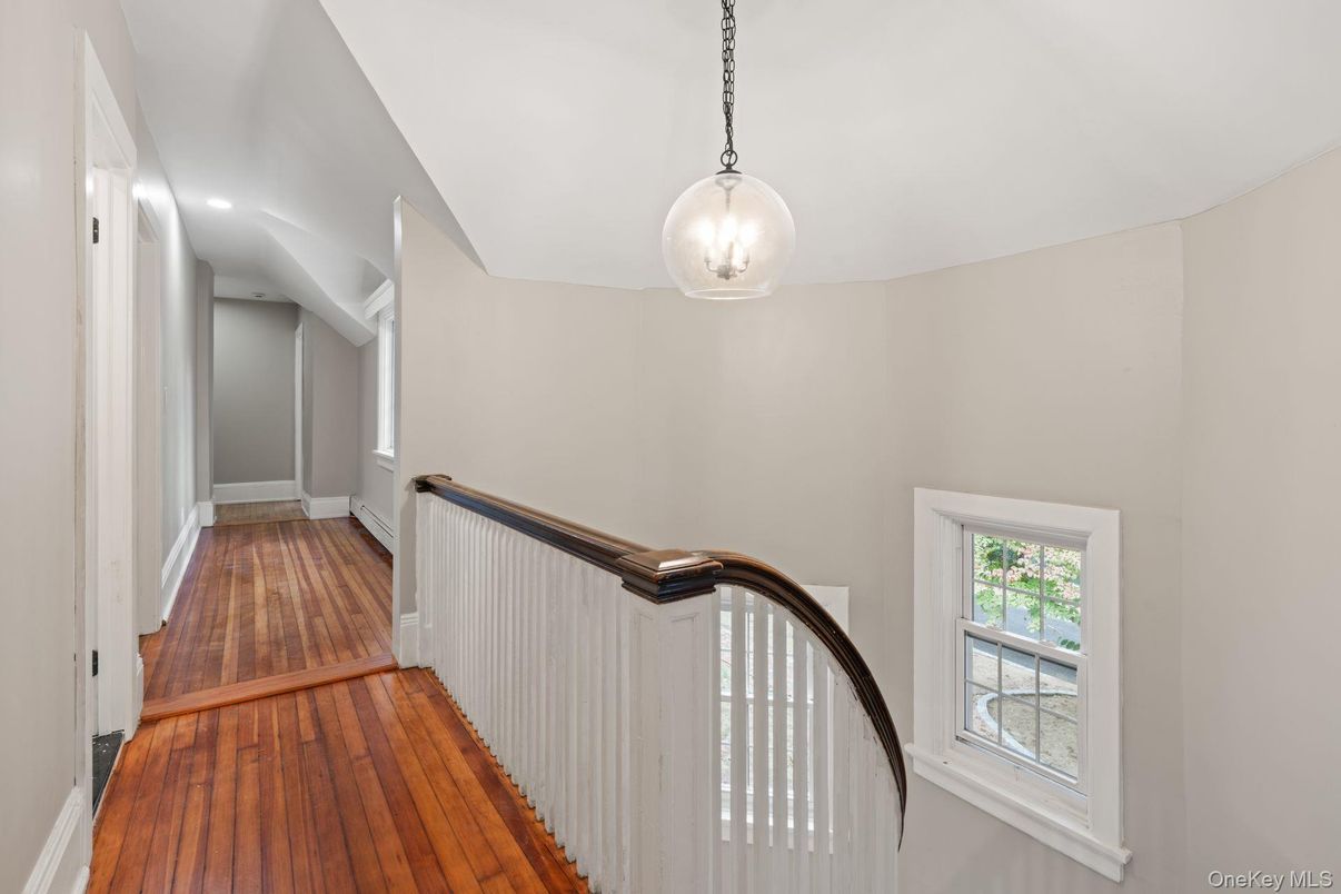 Interior, Pendant Lights, Recessed Lighting, Wood Texture Flooring