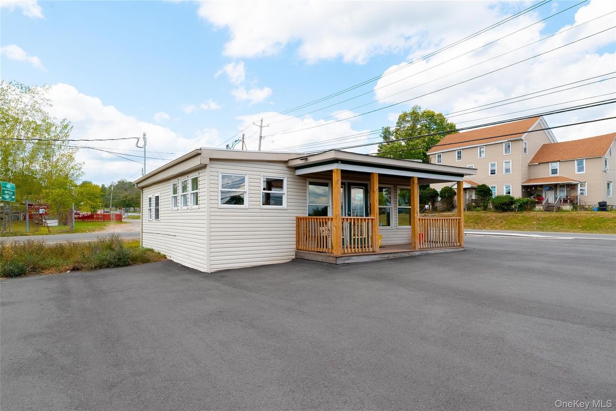 Exterior, Facade, None