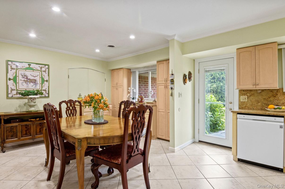 Dining room, Interior, Kitchen, Recessed Lighting