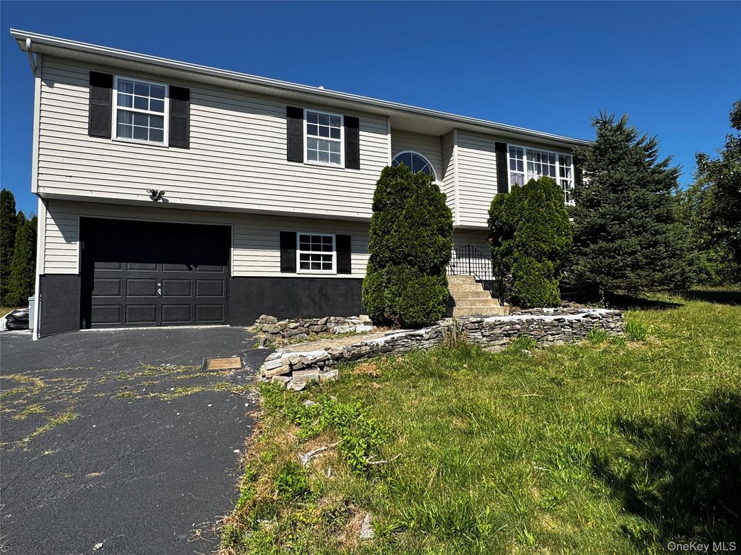 Attached, Exterior, Facade, Raised Ranch