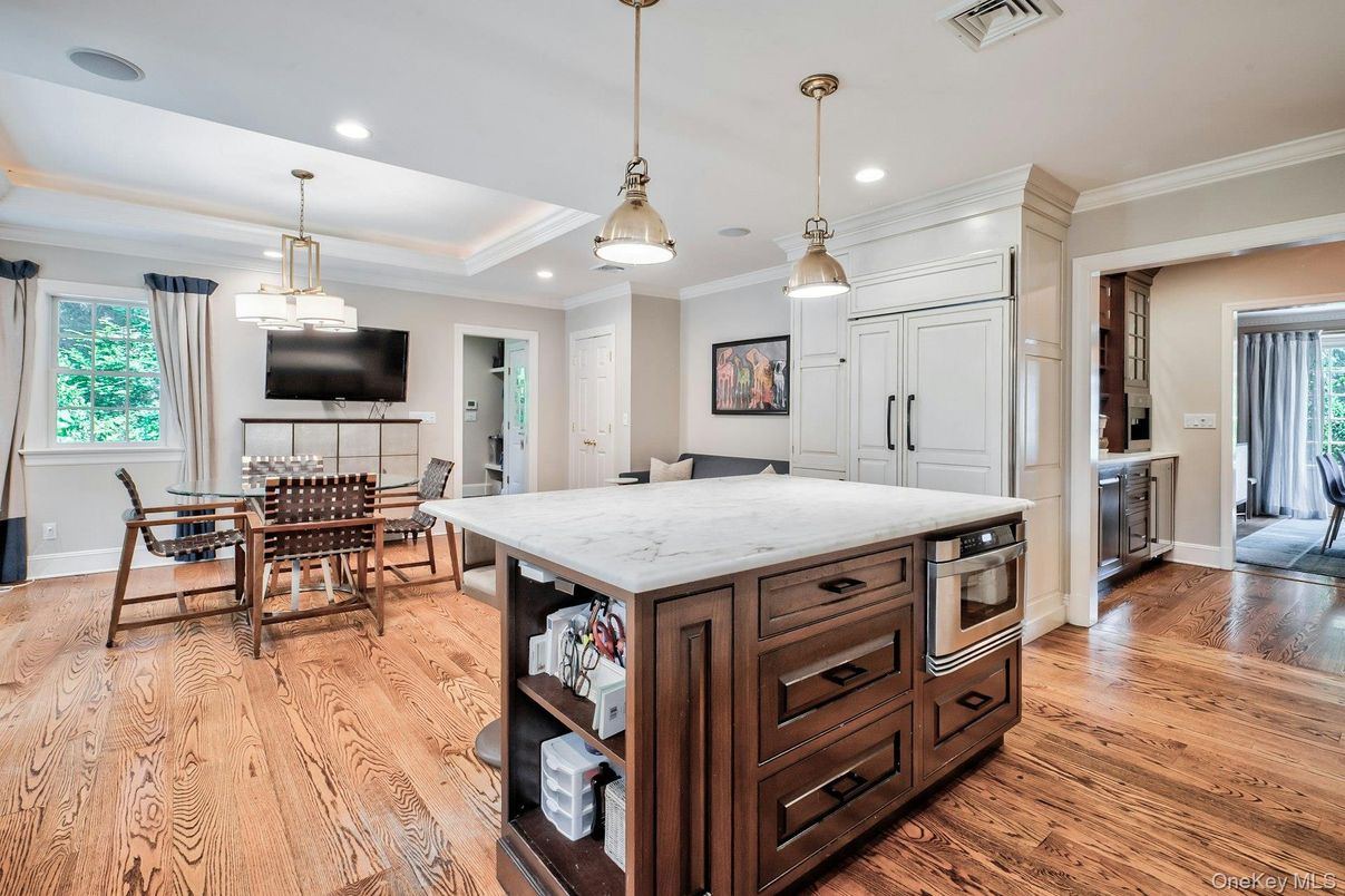 Dining room, Interior, Kitchen, Pendant Lights, Recessed Lighting, Wood Texture Flooring