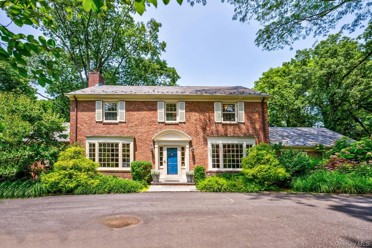 Exterior, Facade, Brick Facade, Georgian