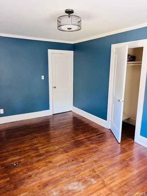 Empty room, Interior, Pendant Lights, Wood Texture Flooring