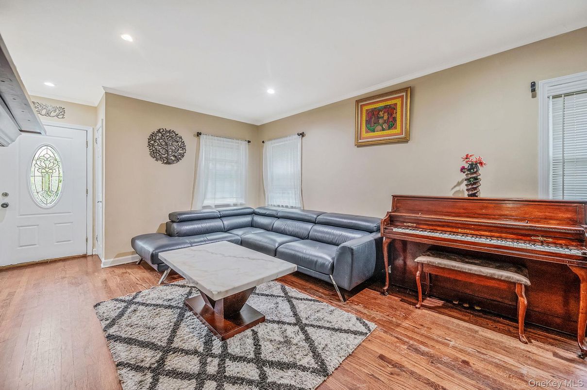 Interior, Living room, Piano, Recessed Lighting, Wood Texture Flooring