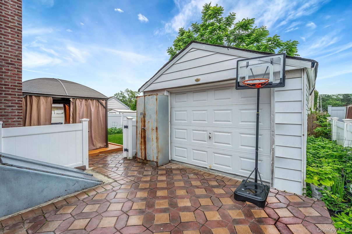 Detached Garage, Exterior
