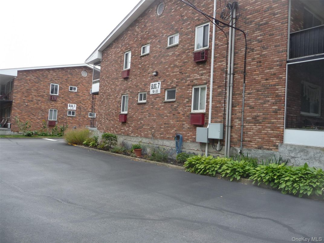 Exterior, Facade, Brick Facade, Rowhouse