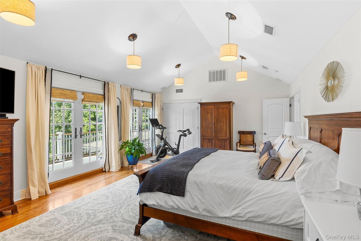 Bedroom, Fitness Equipment, Interior, Pendant Lights, Wood Texture Flooring