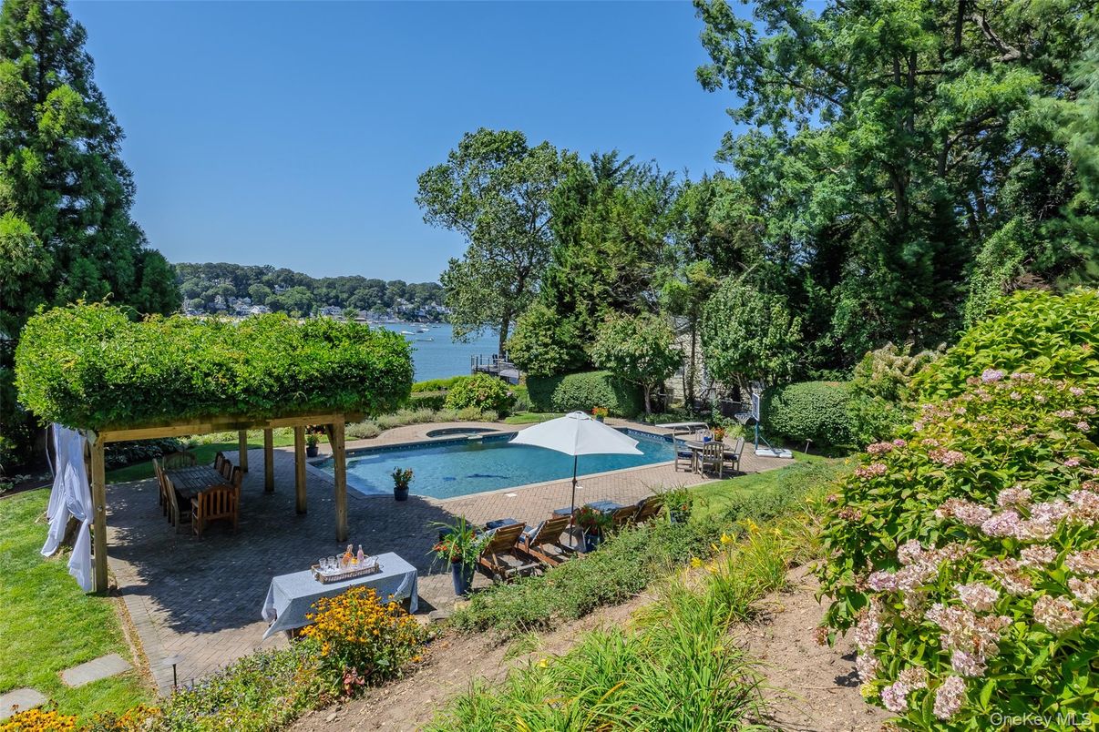 Exterior, Pool, Water