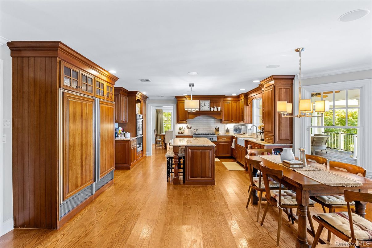 Dining room, Interior, Kitchen, Pendant Lights, Recessed Lighting, Wood Texture Flooring