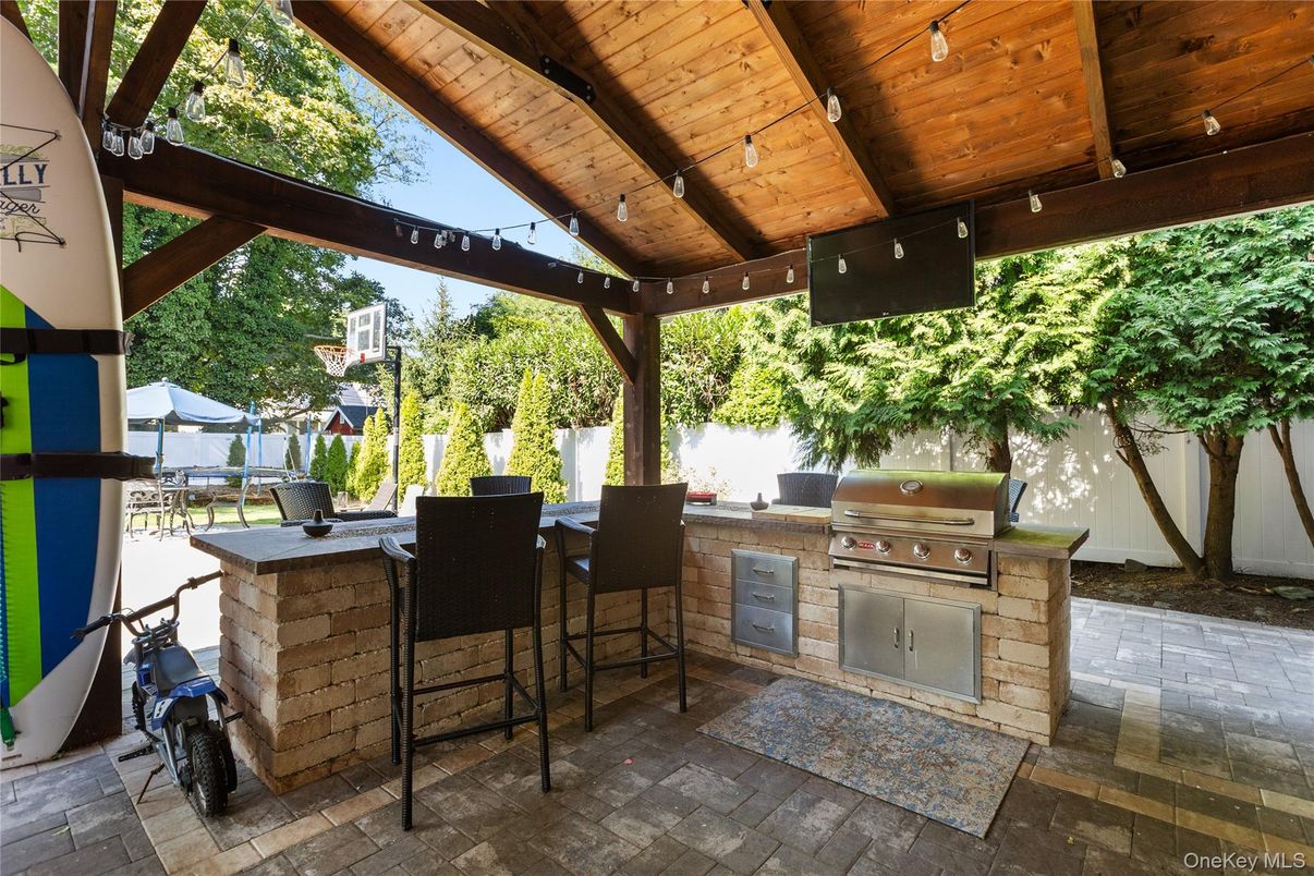 Exterior, Outdoor Kitchen