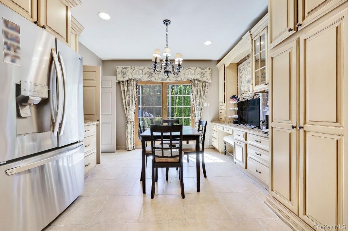 Chandelier, Dining room, Interior, Kitchen, Recessed Lighting