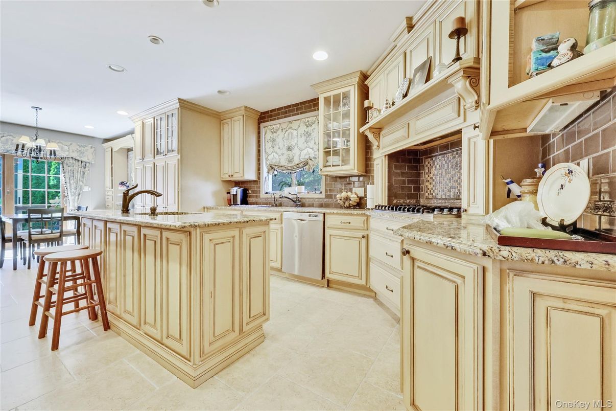 Dining room, Interior, Kitchen, Recessed Lighting