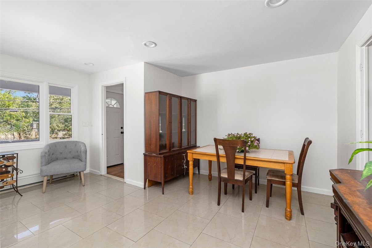 Dining room, Interior, Recessed Lighting