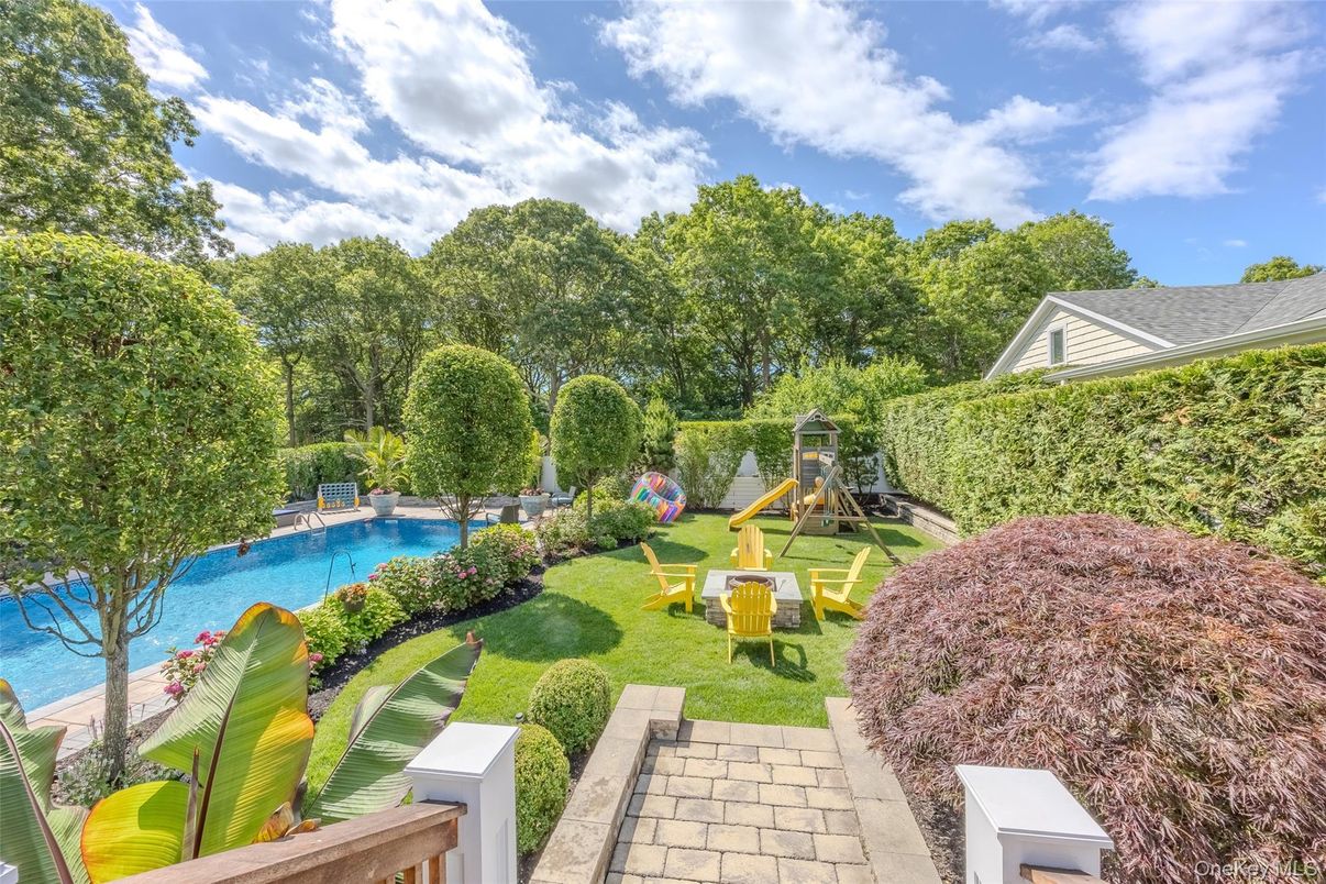 Exterior, Playground, Pool