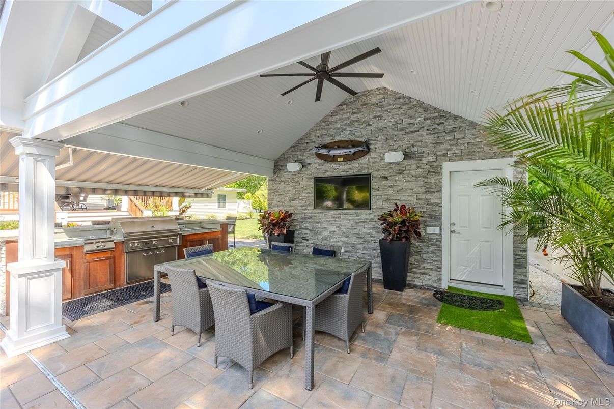 Exterior, Outdoor Kitchen