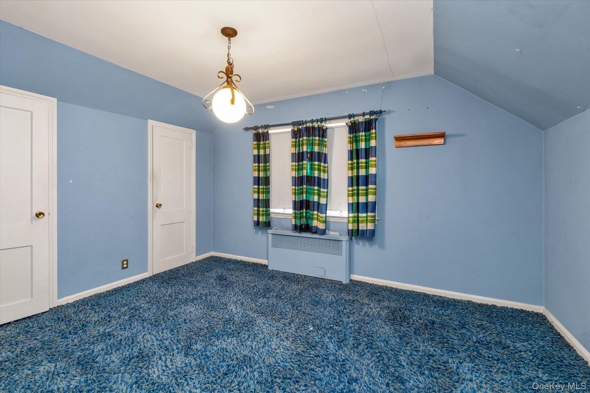 Empty room, Interior, Pendant Lights