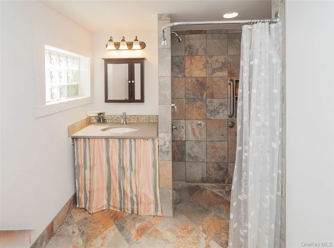 Bathroom, Interior, Recessed Lighting