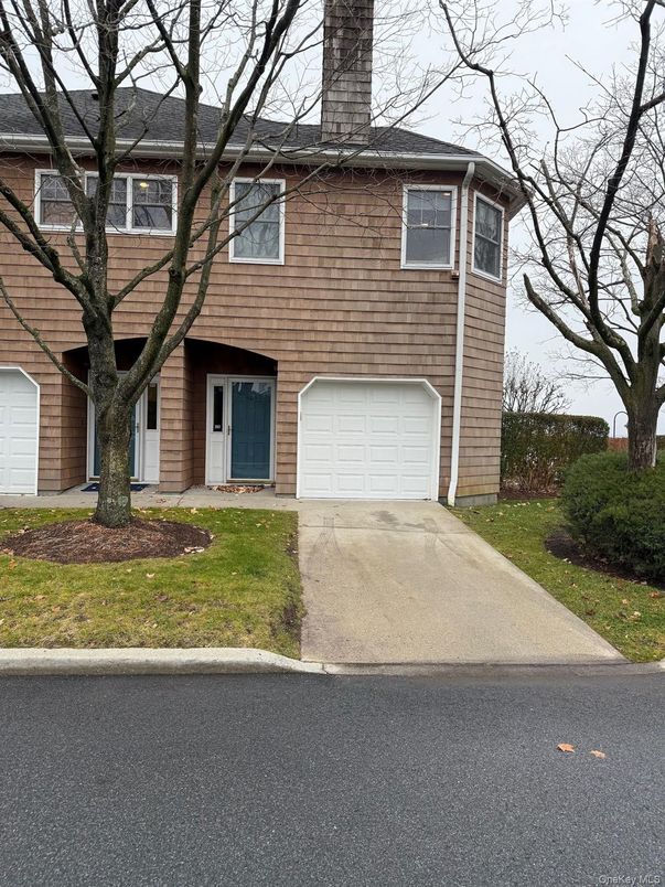 Attached, Exterior, Facade, Raised Ranch