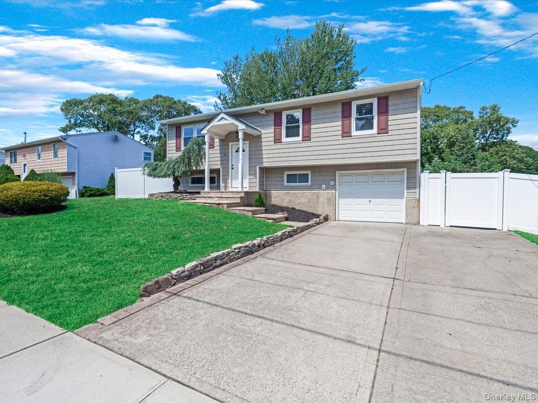 Attached, Exterior, Facade, Raised Ranch