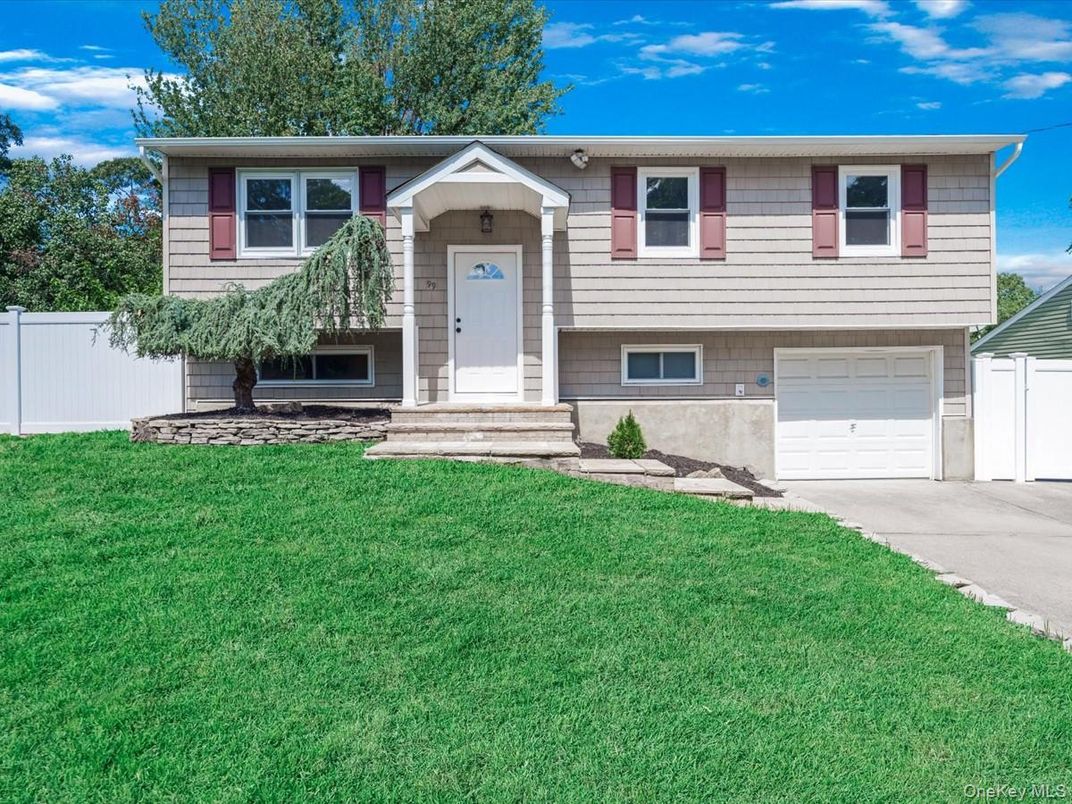 Attached, Exterior, Facade, Raised Ranch