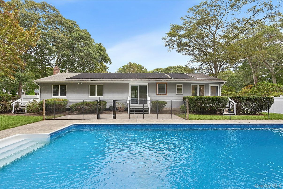 Exterior, Pool