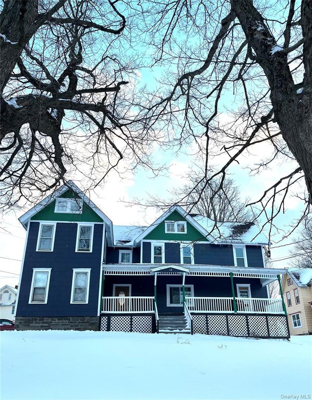 Exterior, Facade, Queen Anne Victorian