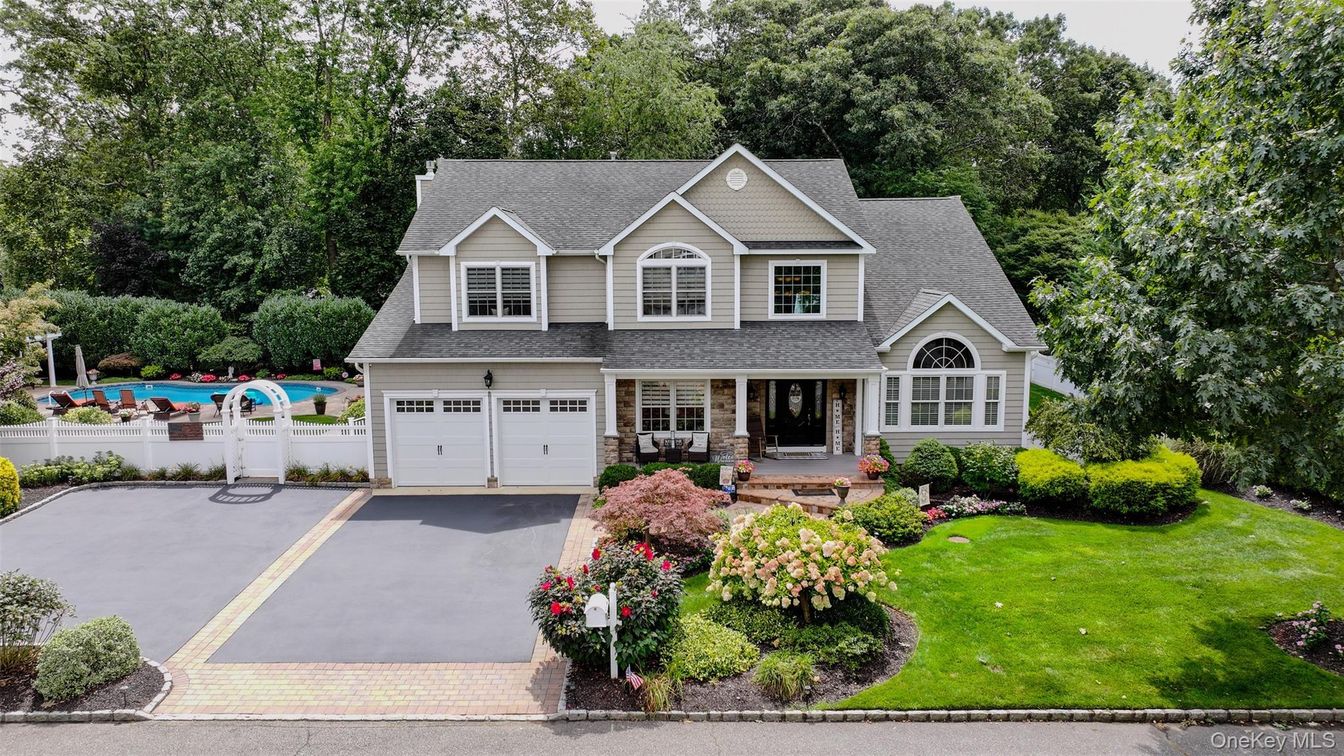 Attached, Exterior, Facade, Farmhouse