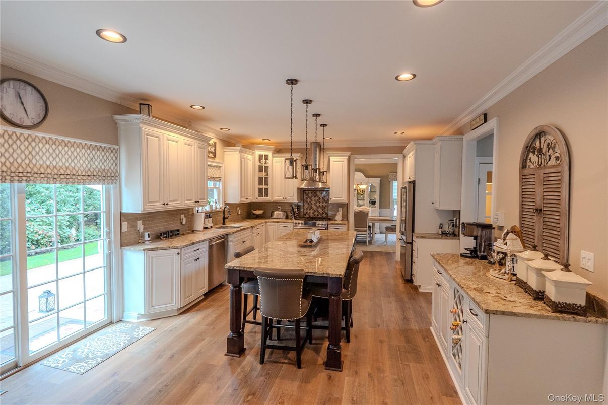 Dining room, Interior, Kitchen, Pendant Lights, Recessed Lighting, Stainless Steel Appliances, Wood Texture Flooring
