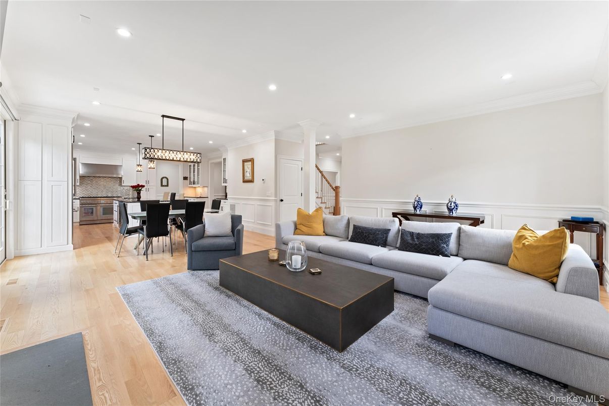 Dining room, Interior, Kitchen, Living room, Pendant Lights, Recessed Lighting, Stainless Steel Appliances, Wood Texture Flooring